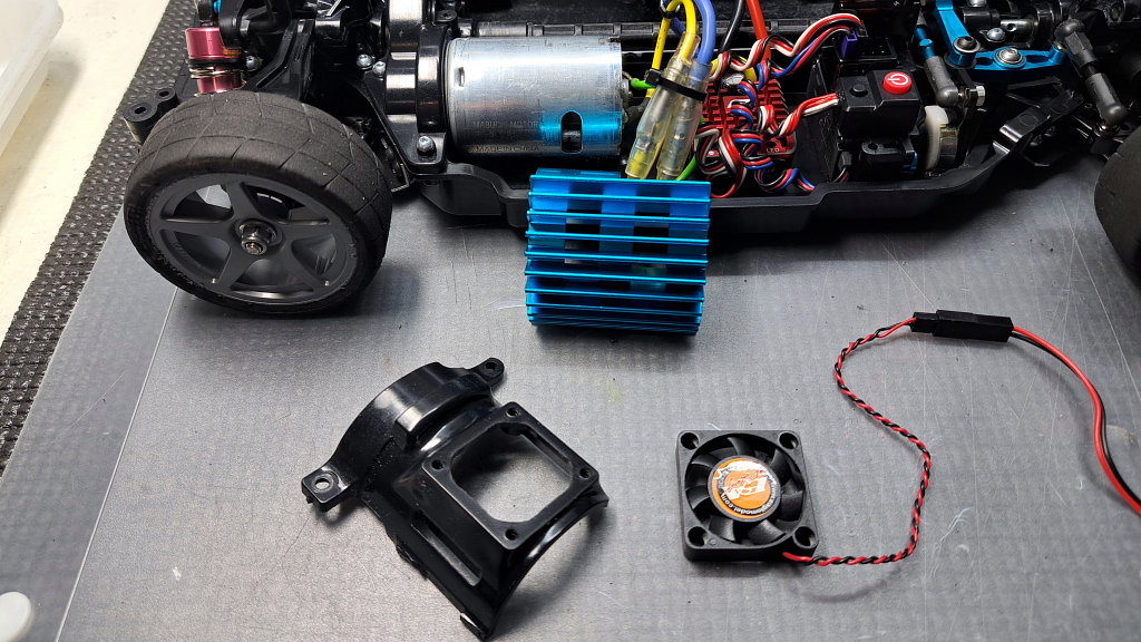タミヤTT-02シャーシ 540モーター TT-02」540モーター強制空冷 : プラドの趣味の備忘録