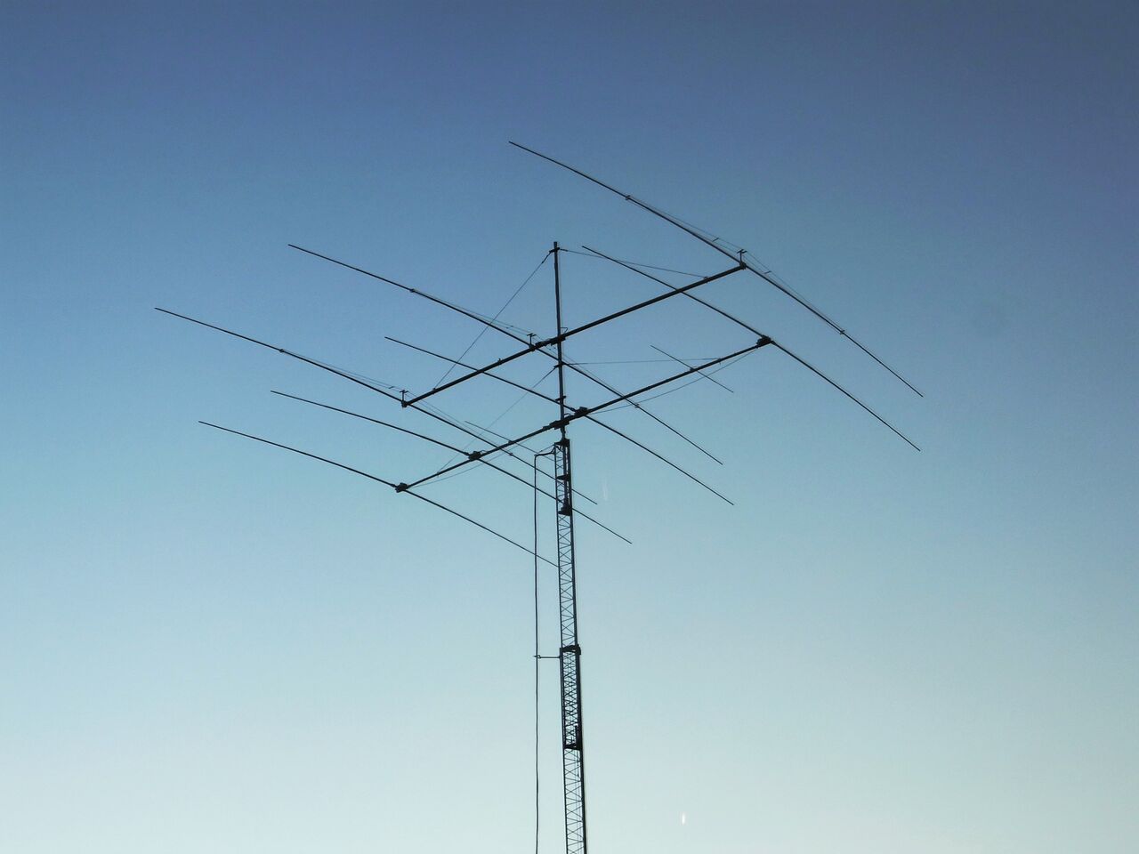 新しいアンテナの撮影 SteppIR 4エレ : CQ CQ de JF3KNW 新しいアンテナの撮影 SteppIR 4エレ : CQ CQ de JF3KNW