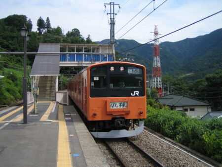 中央線帰宅ワイ「頼むぅ…中央特快来てくれ早く帰りたいんや…」ホームｽﾀｽﾀ : なんJですの