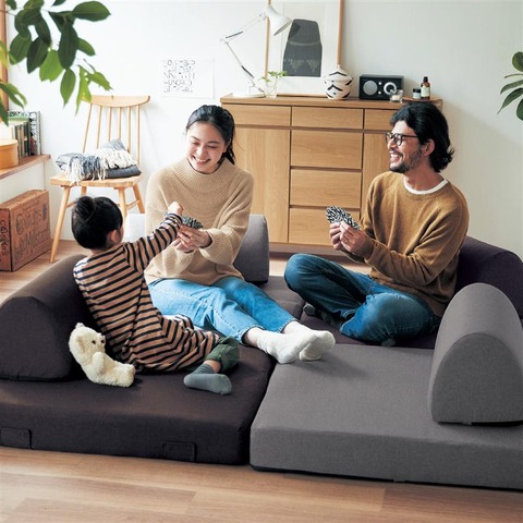 【画像】こういう「ローソファー」を部屋に置くと部屋全体がくつろぎ空間になってQOL爆上がりするぞ : なんJですの