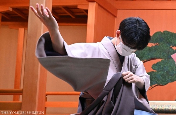 ワイ「ｽｯ」(へそに桂馬を置く)藤井聡太「あっ、ぼくの乳首が両取り……」ワイ「さあどうするんや？」 : なんJですの