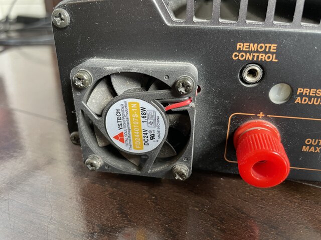 アルインコ製スイッチング電源DM-330MVのファン交換 : Watching アルインコ製スイッチング電源DM-330MVのファン交換 : Watching