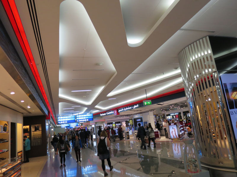 ドバイ空港 免税店もアラブな感じで面白かった Jalグローバルクラブへの道14 18 ドバイ空港 免税店もアラブな感じで面白かった Jalグローバルクラブへの道14 18
