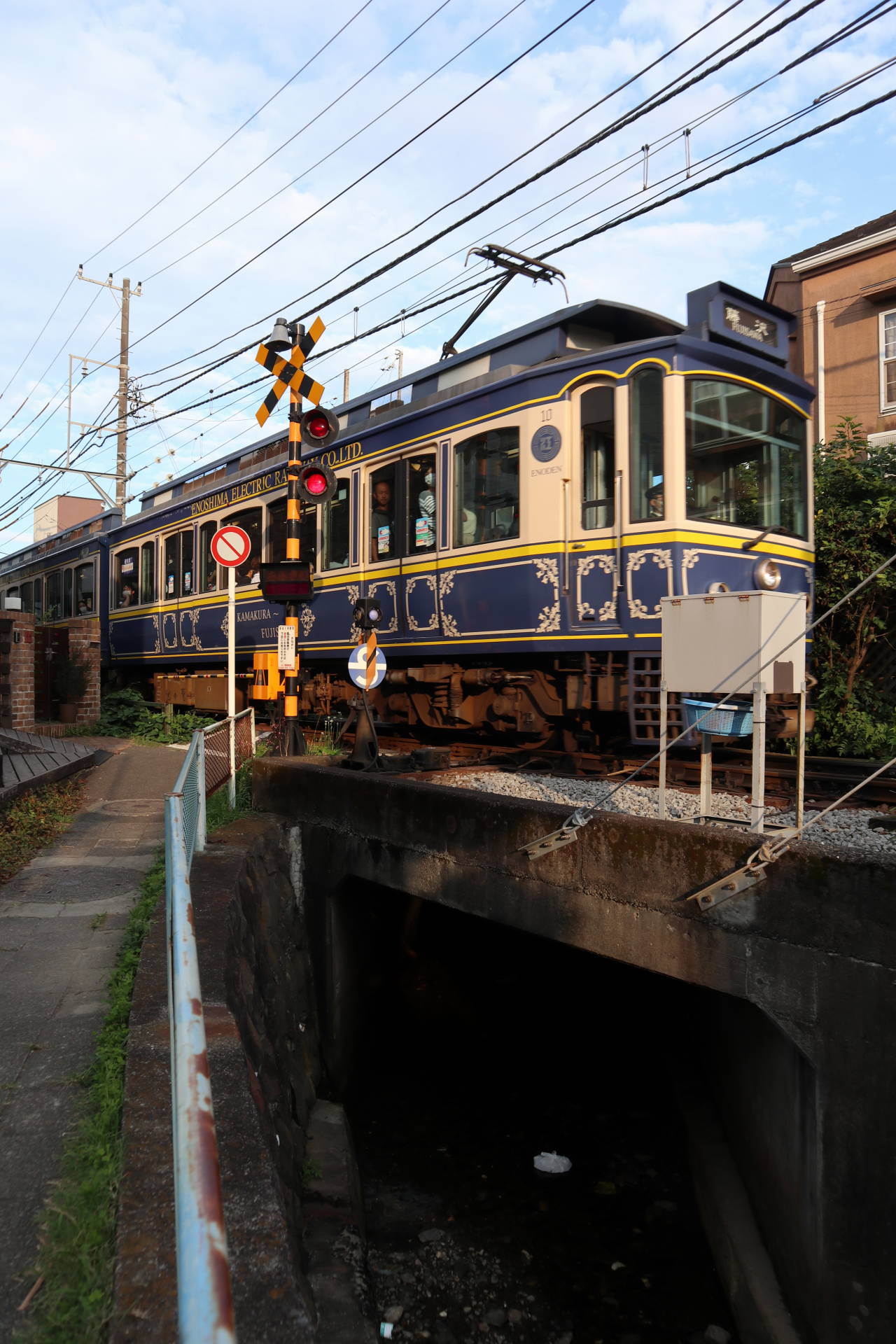 江ノ電に乗って長谷 稲村散歩 稲瀬川でカニ探し 休日自衛隊ライブドア基地 Jhsdf Livedoor Base