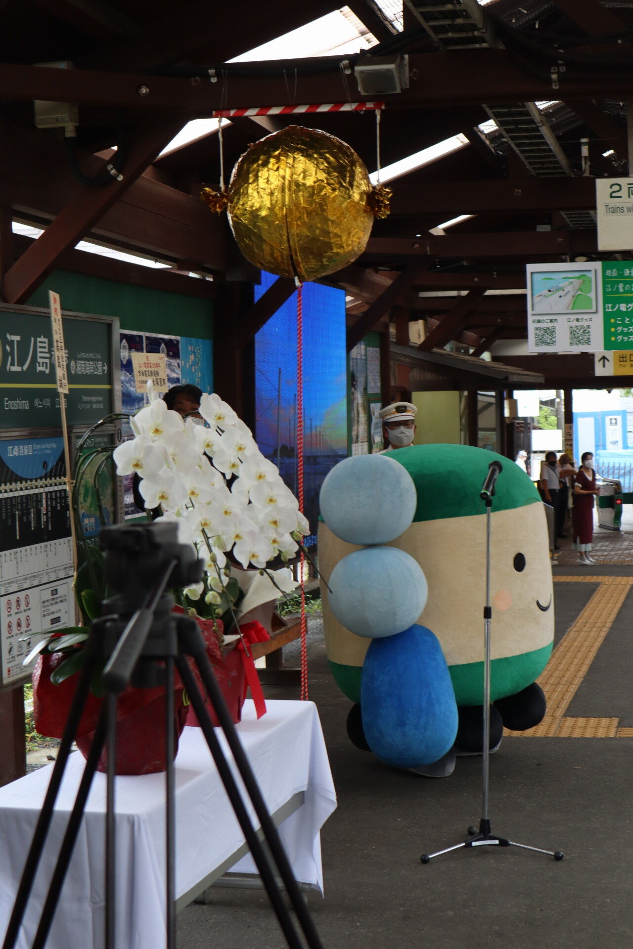 祝・江ノ電開業120周年、出発式と沿線風景ほか。 : 休日自衛隊 祝・江ノ電開業120周年、出発式と沿線風景ほか。 : 休日自衛隊