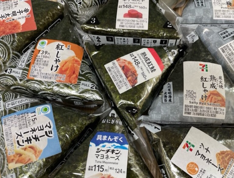 【悲報】「コンビニは金持ちの店」物価高で庶民の悲鳴続出…「おにぎり198円」「生きてるだけで金がかかる」