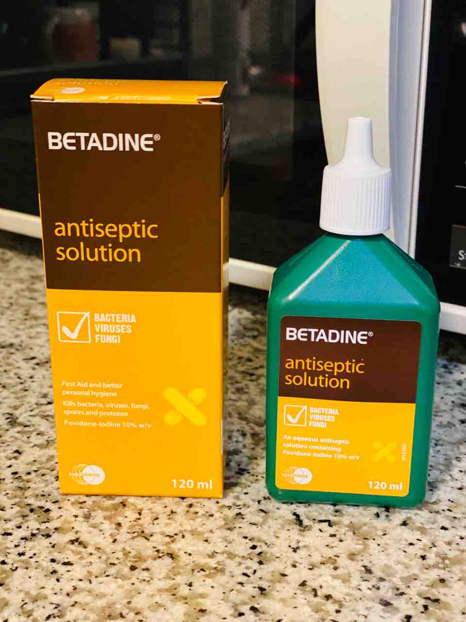 子供の傷の消毒 Jijiのバーレーン日記 子供の傷の消毒 Jijiのバーレーン日記