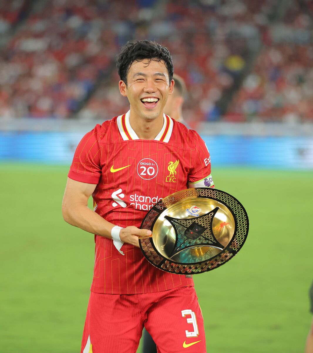 【朗報】遠藤航、凱旋試合でキャプテンとか胸熱すぎて無理www