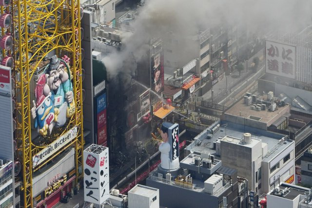 【悲報】道頓堀火災、消防隊員2名が…あまりに辛すぎる…