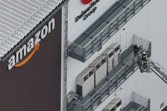 【悲報】アマゾン倉庫の火事でワイの注文した商品、灰になってて草