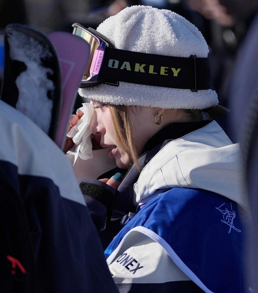 【悲報】近藤心音、靭帯断裂で歩行不能ｗ強制帰国がエグい