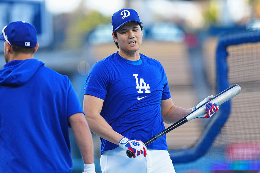 【朗報】大谷翔平さん開幕不振中に異例フリー打撃←140m弾に敵軍ラミレス「ワオ」で笑顔抗議ｗｗｗ