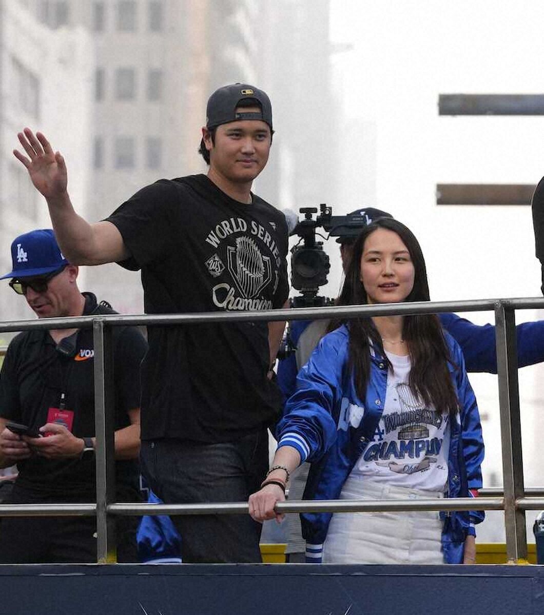 【MLB】真美子さん、旦那のスタジャンとかラブラブかよw