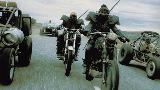 マッドマックス２ 北斗の拳やサブカルに多大な影響を与えたディストピア映画の金字塔映画 燃えよ 映画論