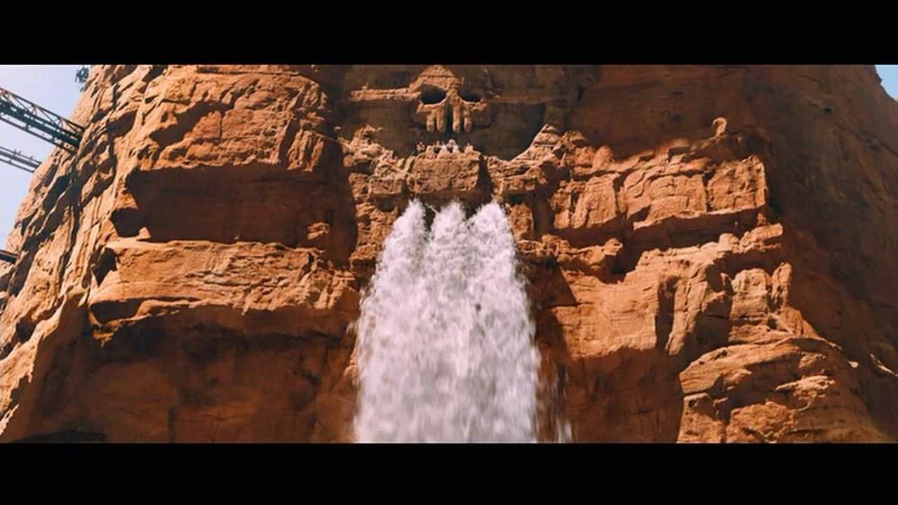 マッドマックス怒りのデス ロード 圧倒的で超変態的で本気の世界観が観る者の脳髄を痺れさせる衝撃作品 燃えよ 映画論 マッドマックス怒りのデス ロード 圧倒的で超変態的で本気の世界観が観る者の脳髄を痺れさせる衝撃作品 燃えよ 映画論