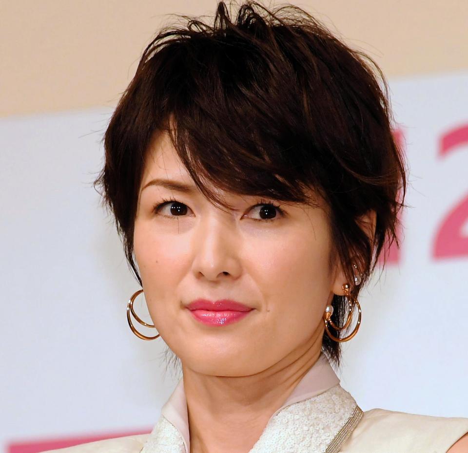 吉瀬美智子　48歳ミニスカ姿が美しすぎる