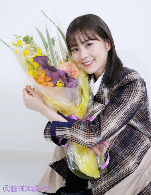 生田絵梨花　２５歳誕生日を報告　花束抱え微笑むショット公開！！！！！！！