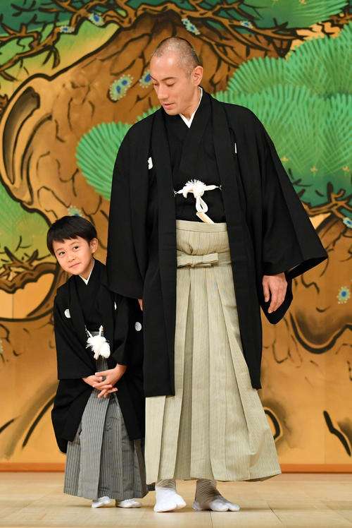 【困惑】市川團十郎の長男・新之助「将来の夢は歌舞伎役者？」に「違います」　父は困惑！！！！！！