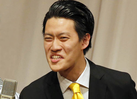 
【苦言】霜降り・粗品、競馬で的中した2400万円全額を被災地に寄付も… 元騎手・藤田伸二氏が苦言「稼いでる自慢 悲しい奴やな」 !!!!!!!!!!![
|
藤田伸二氏のコメントは厳しいですが、彼自身も被災地での支援活動に参加した経験があるようですし、その背景には被災地への思いがあるのかもしれません。稼いでいることを自慢することは必ずしも悪いことではありませんが、それだけで終わらず、実際に行動することが大切です。
![no title