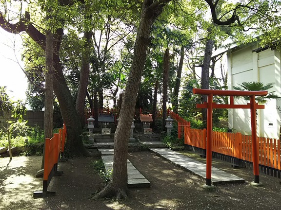 高龗神社末社 八百萬神社と祖霊社