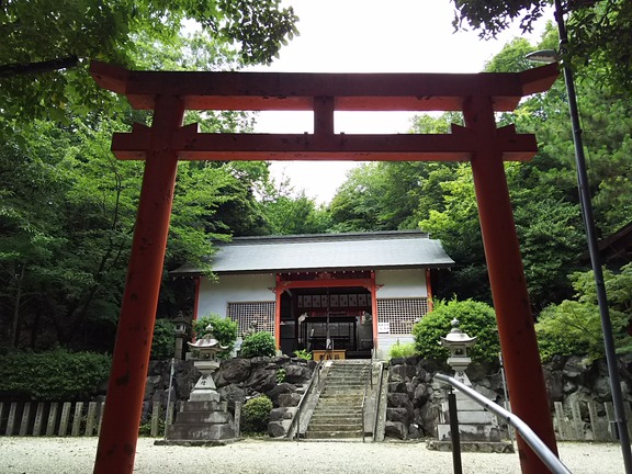 池之原神社 二の鳥居と拝殿