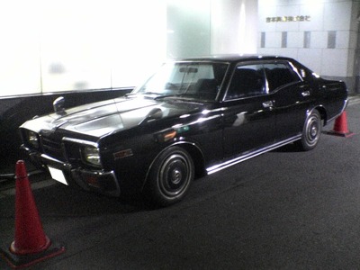 Nissan_Cedric_330