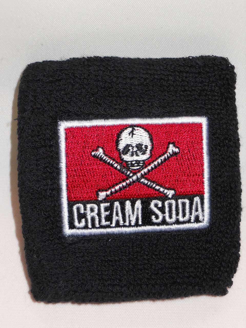 ブランド 新品 CREAM SODA 財布 缶バッジ リストバンド キーカバー 