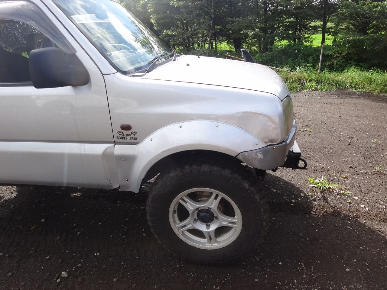 新車外し品　ジムニー JB33/43シエラ 純正フロントフェンダー（右側のみ）　カラー：ブラック　2018年10月登録車からの取り外し品 ５０．フロントフェンダー加工（スズキ ジムニーシエラ・JB43）by