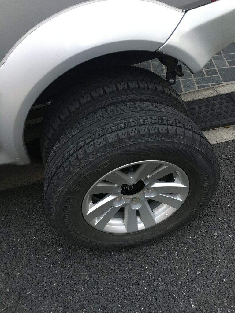 ジムニーシエラJB43にヨコハマ ice GUARD SUV G075の215-80-15 102Q