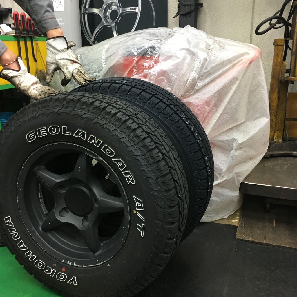 ジムニーシエラJB43にヨコハマ ice GUARD SUV G075の215-80-15 102Q