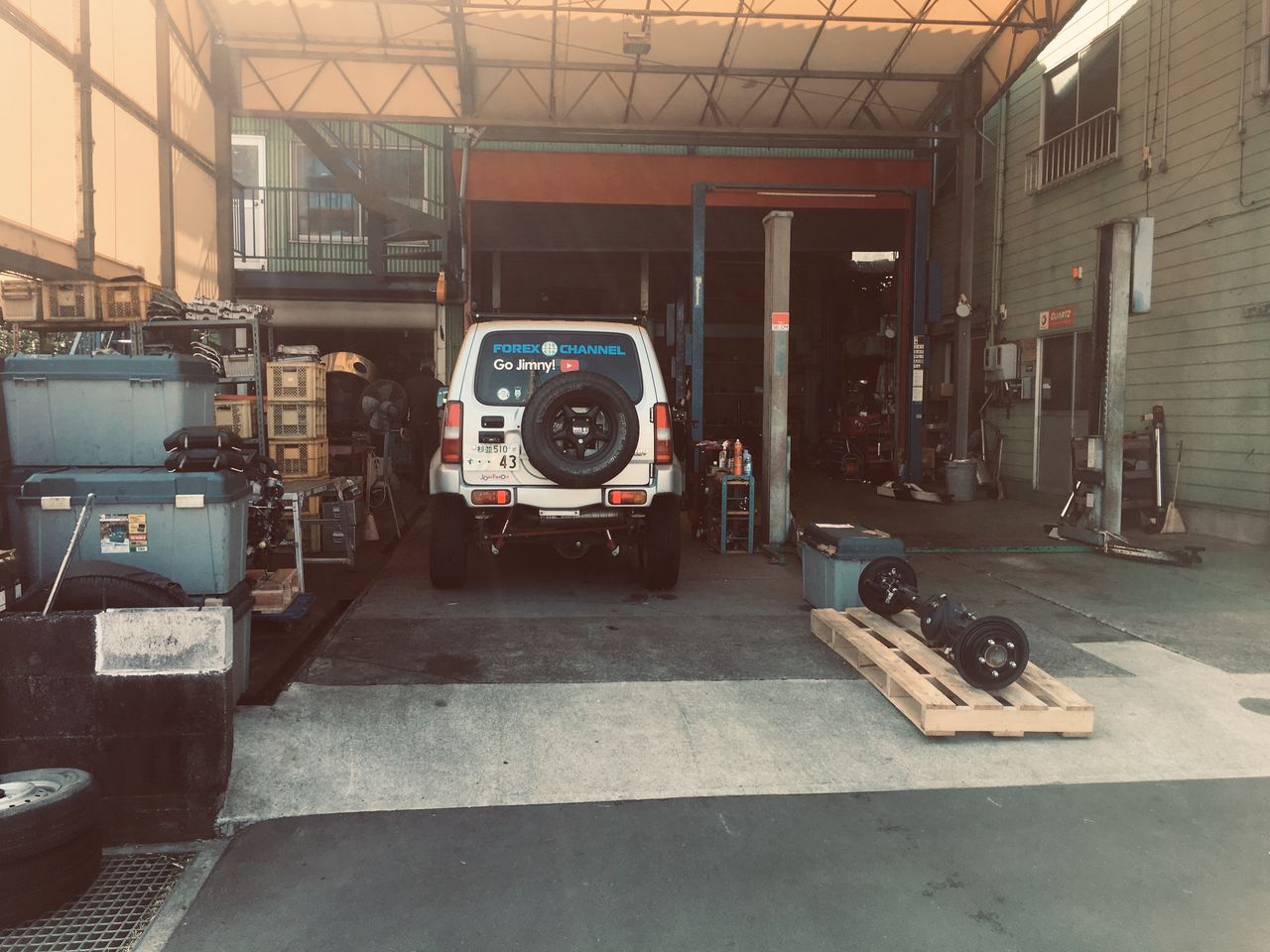 ファイターエンジニアリングにJB43の陸送完了【ジムニー1800