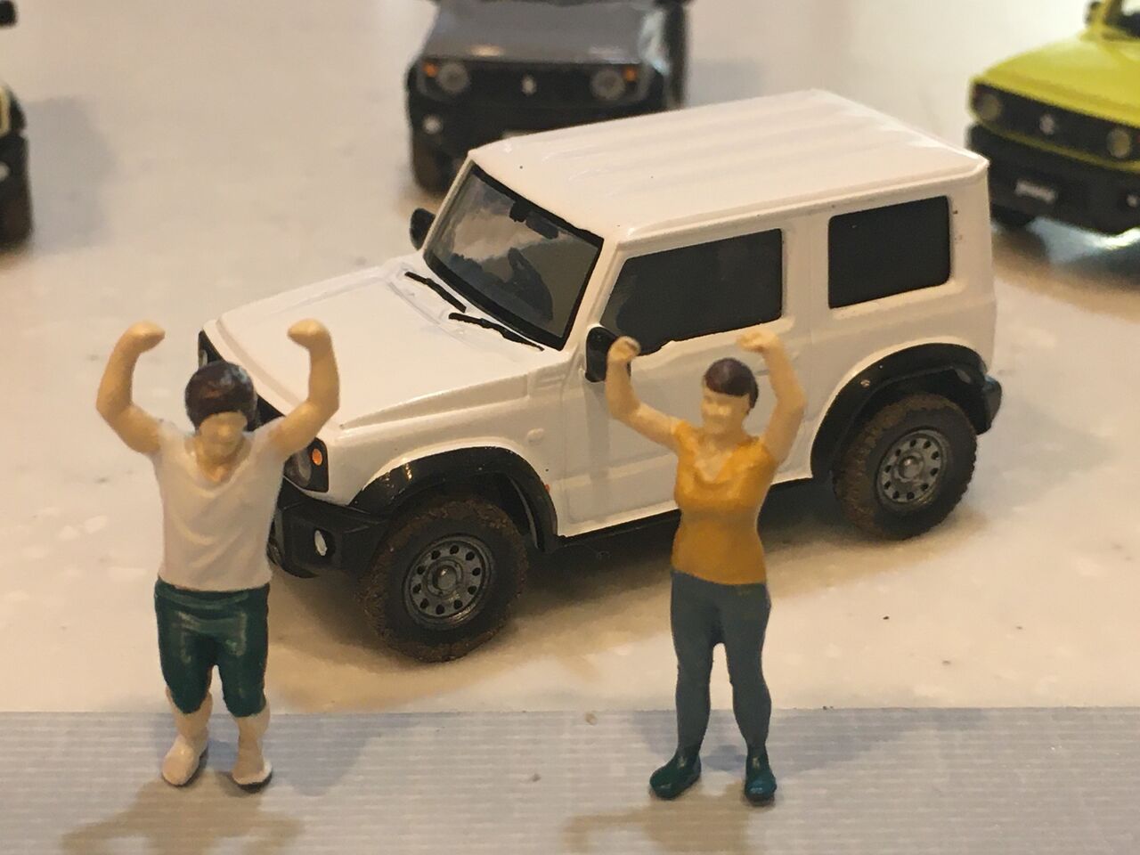 完成品　1/43 フィギュア3体　ミニカーに　1/64より大　ジオラマに 完成品 1/64 フィギュア3体 ミニカーに ジオラマに ミニチュア