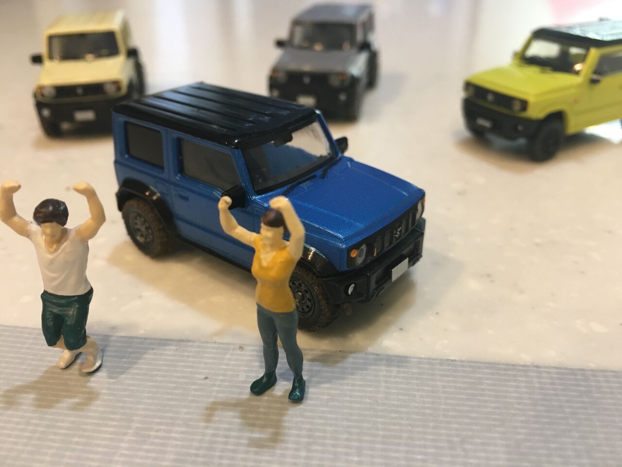 1/64スケールのジムニーミニカーとフィギア : ジムニーシエラ