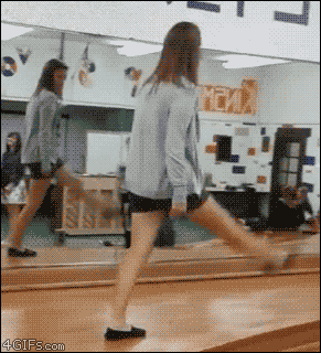 Gif画像 まんさん 短距離走競技中に平然と横切り衝突wwww マラソン速報 Gif画像 まんさん 短距離走競技中に平然と横切り衝突wwww マラソン速報