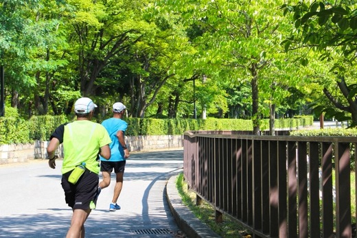 外をランニングとかしてる人 持ち物とかどうしてる マラソン速報 外をランニングとかしてる人 持ち物とかどうしてる マラソン速報