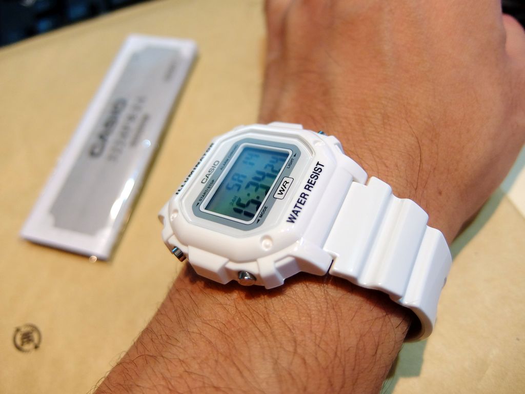 気軽に使える白い腕時計:CASIO F-108WHC-7BJF デジタルを買った。 : 地潜の日記 気軽に使える白い腕時計:CASIO F-108WHC-7BJF デジタルを買った。 : 地潜の日記