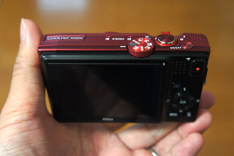 デジカメ Nikon COOLPIX S8200 を買った。なかなかおすすめの デジカメ Nikon COOLPIX S8200 を買った。なかなかおすすめの