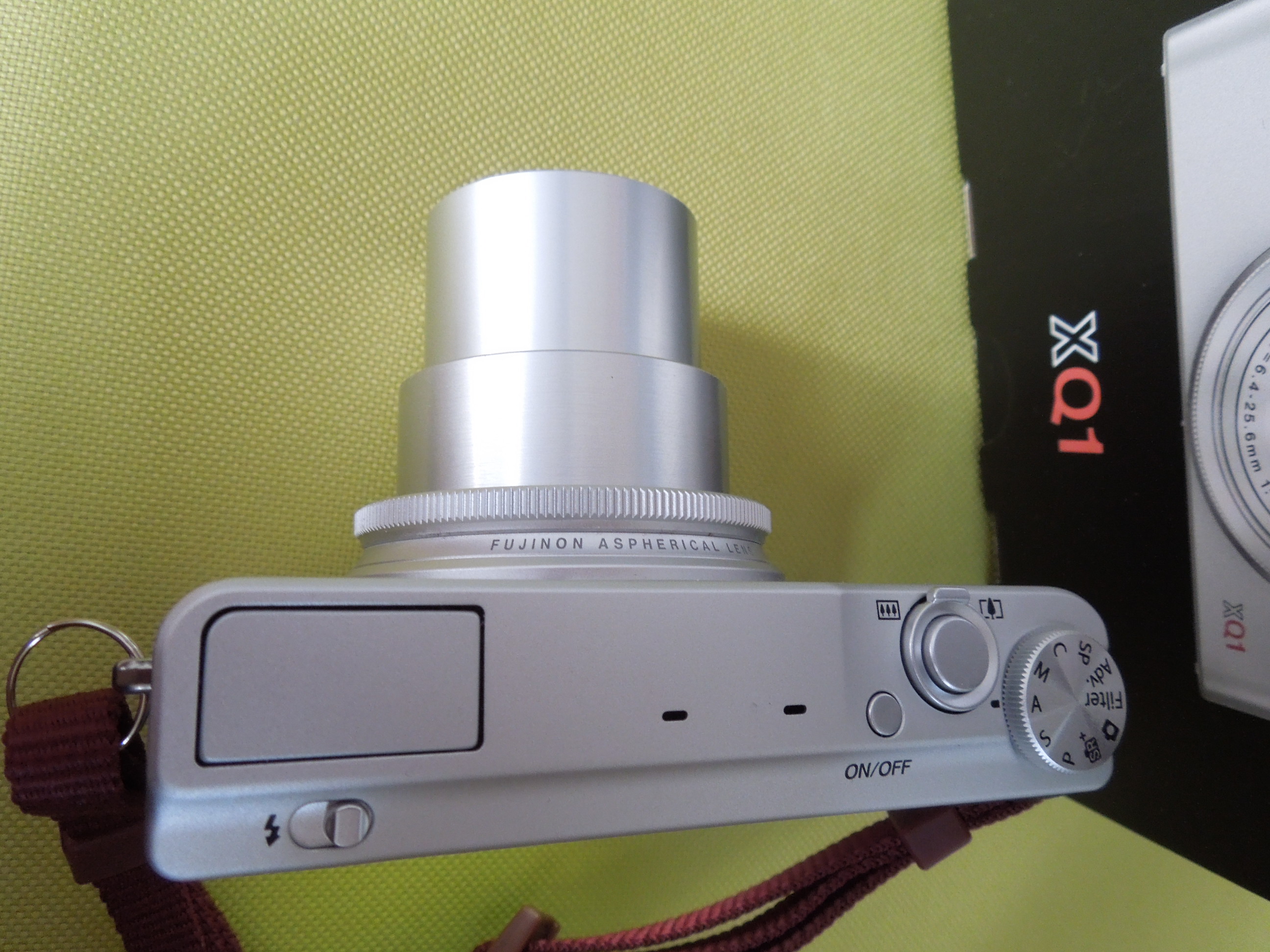 きれい フジ XQ1 シルバー プレミアムコンパクト F1.8フジノン