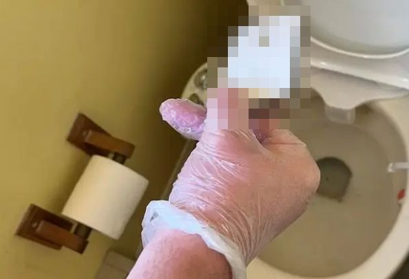 夫　トイレ　音　変　便器　iPhoneに関連した画像-01