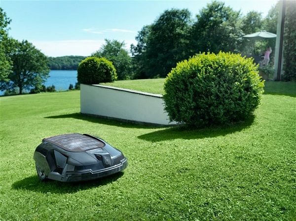 芝刈機 スウェーデン スポーツカー ハスクバーナ オートモア 電動式 GPSに関連した画像-05