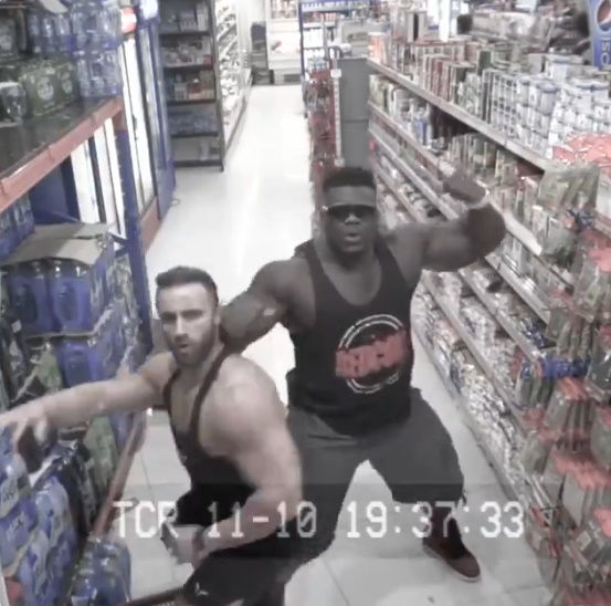 ウォルマート 監視カメラ 筋肉に関連した画像-02