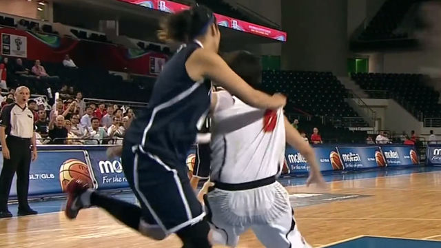 女子バスケ 韓国人選手による日本人選手へのラフプレーに批判の声 国際試合でなぜこんなことができるのか これはひどい 何でこんなプレーをするのか オレ的ゲーム速報 刃