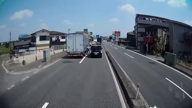 自転車 トラック マナー 交通トラブルに関連した画像-09
