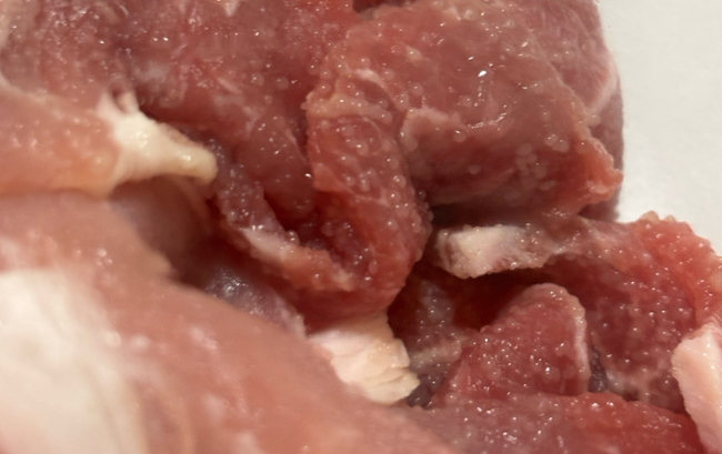 豚肉　消費期限　賞味期限　粒々　ツブツブ　細菌　食べる　食中毒　腹痛に関連した画像-01