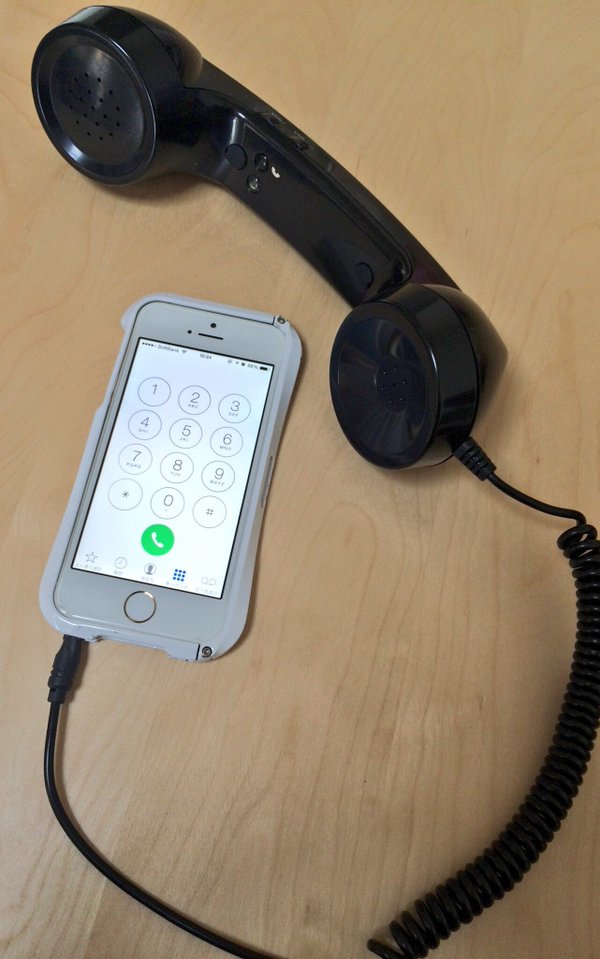時代は回る スマホ取り付け用の黒電話受話器 が一部でスマホよりも大好評ｗｗｗｗ 納得の理由だった オレ的ゲーム速報 刃