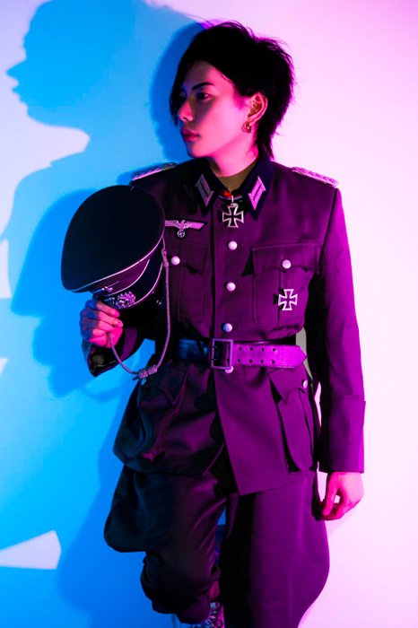 ナチス軍服を着用しハーケンクロイツを掲げたヤバいホストクラブがオープン さっそく外国人に見つかり炎上 海外メディアにも取り上げられる オレ的ゲーム速報 刃