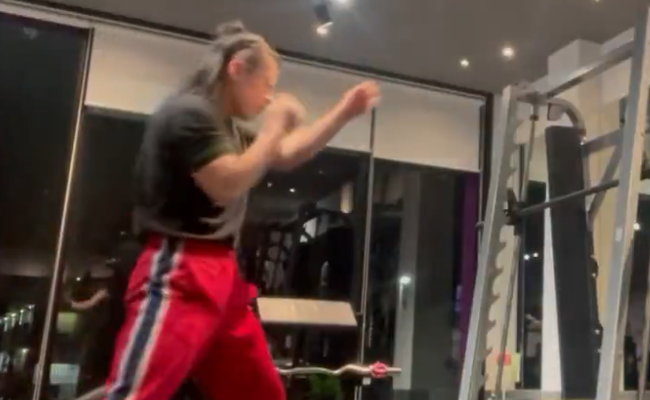 精神病院にいる男性「格闘家になりてえからシャドーボクシングやりまくるわ」 → 医者に「幻覚と殴り合ってる！」と勘違いされた結果ｗｗｗｗｗ