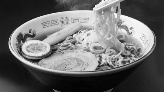 ラーメン 倒産 潰れる コロナ 素人 ライバル 競合 3.5倍 急増 光熱費 食材 高騰 人件費 原価に関連した画像-01