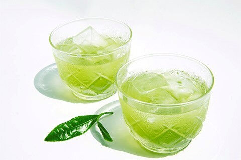 先行研究　グラス　飲み物　味　感覚転移　研究者　緑茶に関連した画像-01