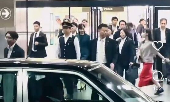 佳子さま SP 赤スカート 京都駅に関連した画像-01